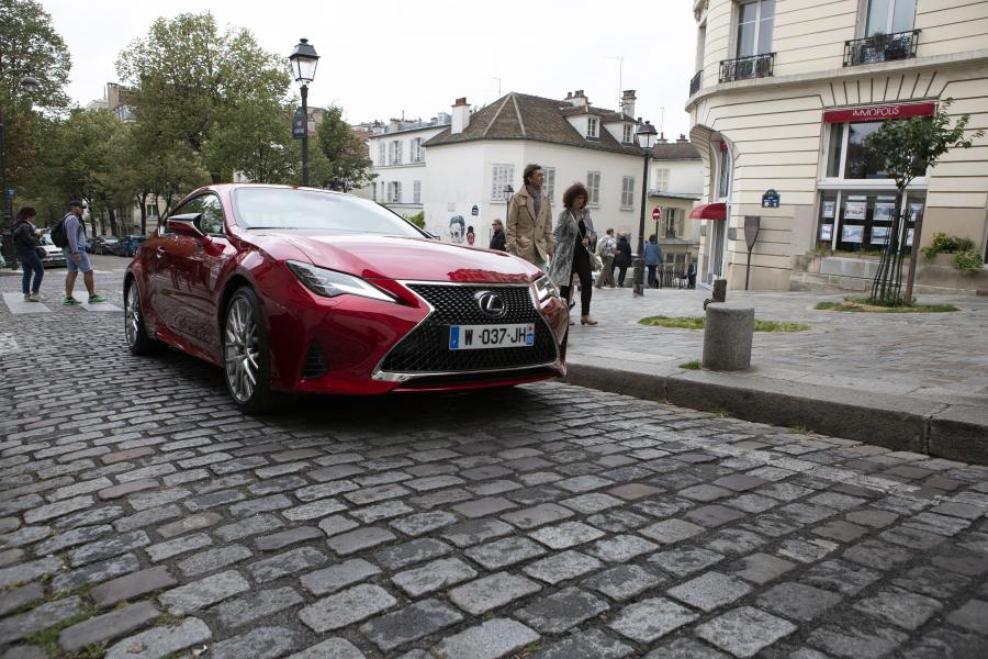  Lexus RC300h 2018 года  (WW) (фото 17 из 139)